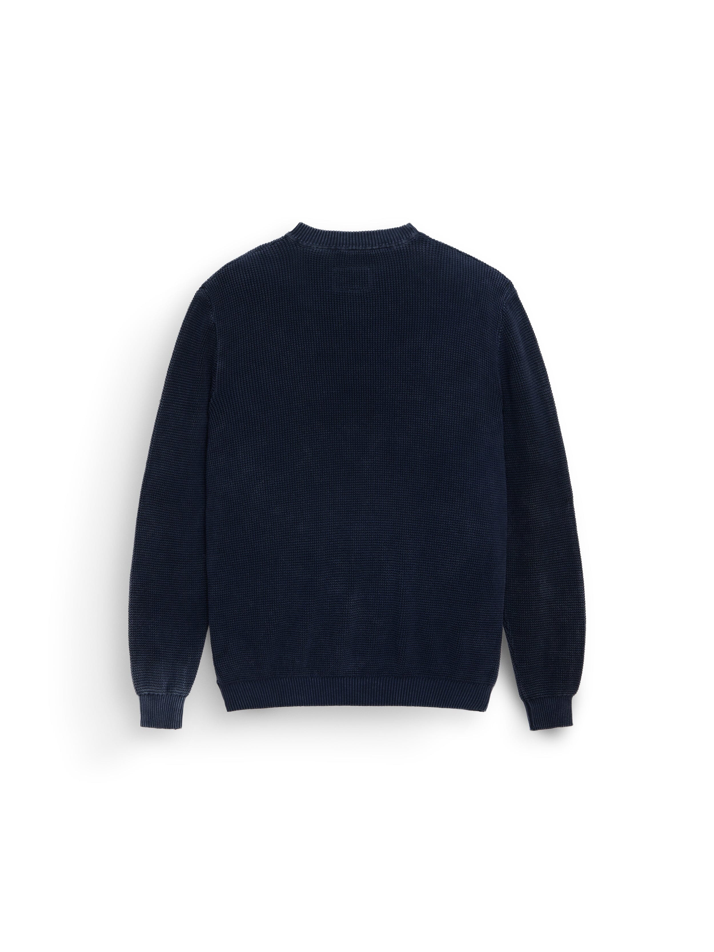 FLYING A SWEATER - Image 4